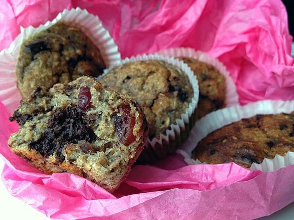 Pełnoziarniste muffinki z żurawiną i gorzką czekoladą