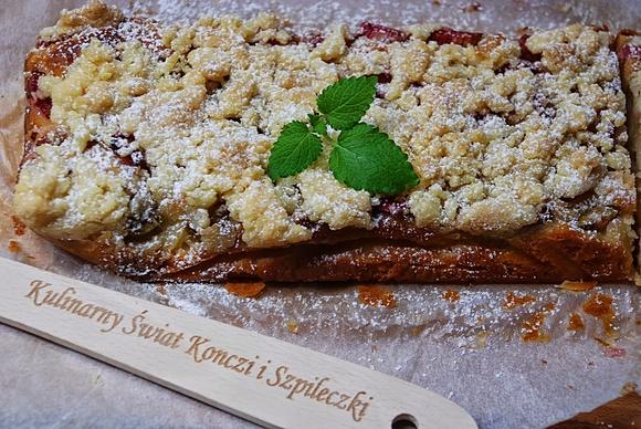 Słodkie środy - jogurtowa babka z rabarbarem i kruszonką