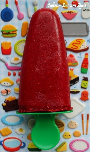 Truskawkowe lody na patyku