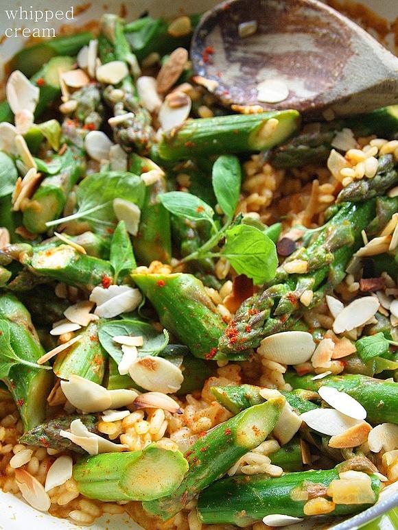 Cytrynowe azjatyckie risotto ze szparagami
