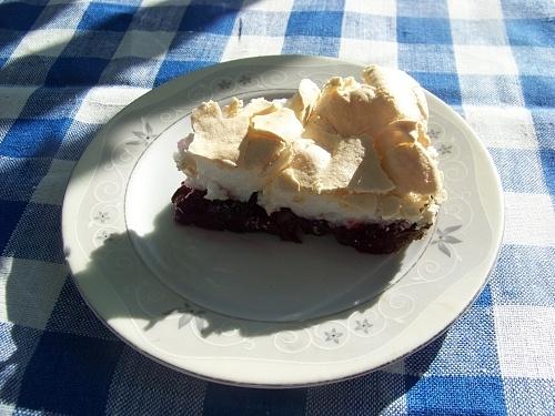 Tarta z bezą i jagodami