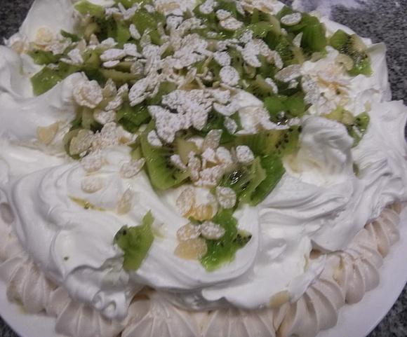 Pavlova z mascarpone i kiwi