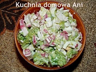 Sałatka brokułowa z surimi