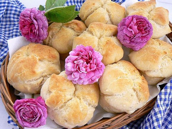 Bułki koniczynki na śniadanie i piknik