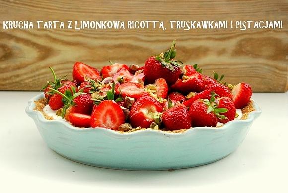 Tarta z limonkową ricottą, truskawkami i pistacjami