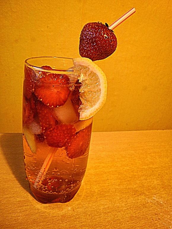 Bezalkoholowy drink truskawkowy