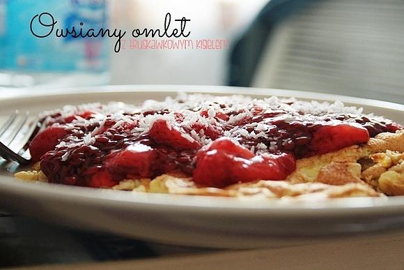Owsiany omlet z truskawkowym kisielem