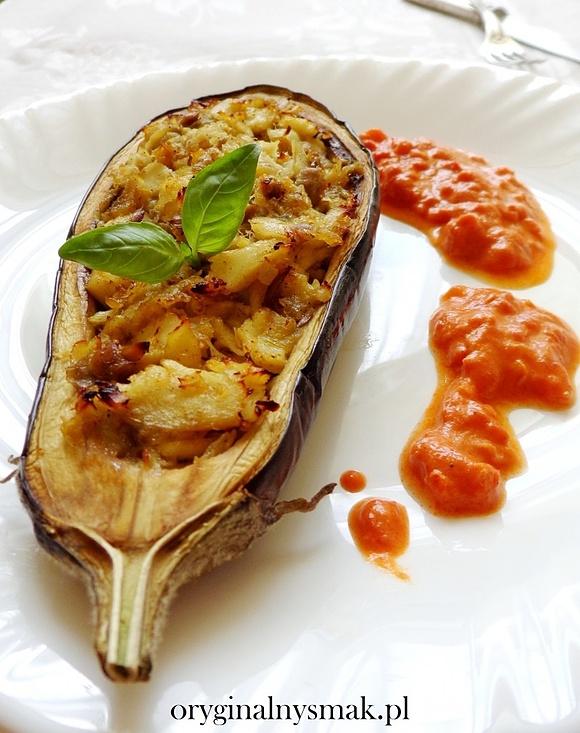 Bakłażan faszerowany dorszem z sosem pomidorowo-śmietankowym