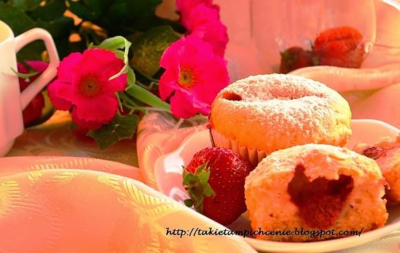 Muffiny waniliowe z truskawkami
