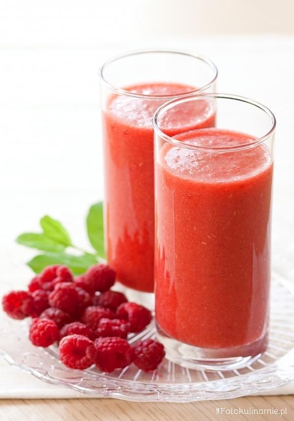 Smoothie z brzoskwini i malin z sokiem jabłkowym i miodem