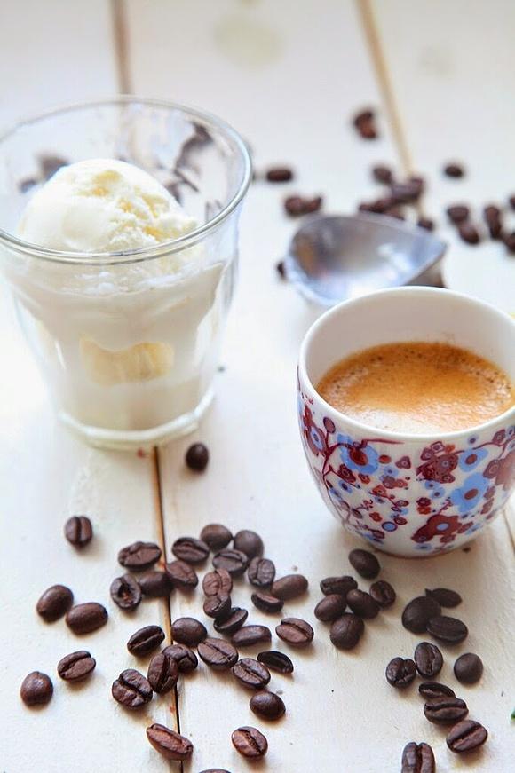 Affogato – tradycyjny deser kawowy z lodami waniliowymi