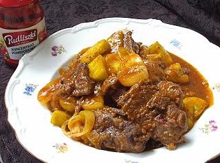 Wątróbka z cebulą i ogórkiem w sosie pomidorowym Pudliszki
