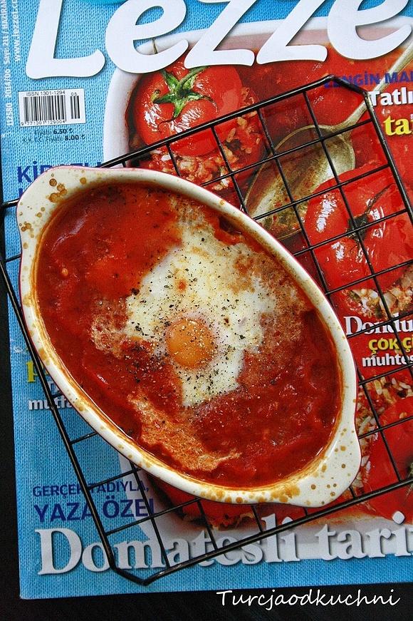 Menemen z całym jajkiem - turecka jajecznica z warzywami kolorowymi