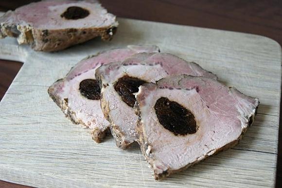Schab nadziewany śliwkami