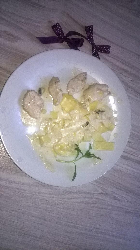 Kurczak w aksamitnym sosie z gorgonzoli i porem