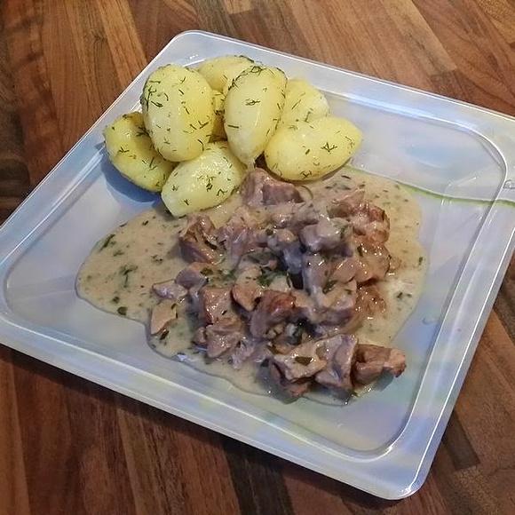 Gulasz z cielęciny na białym winie