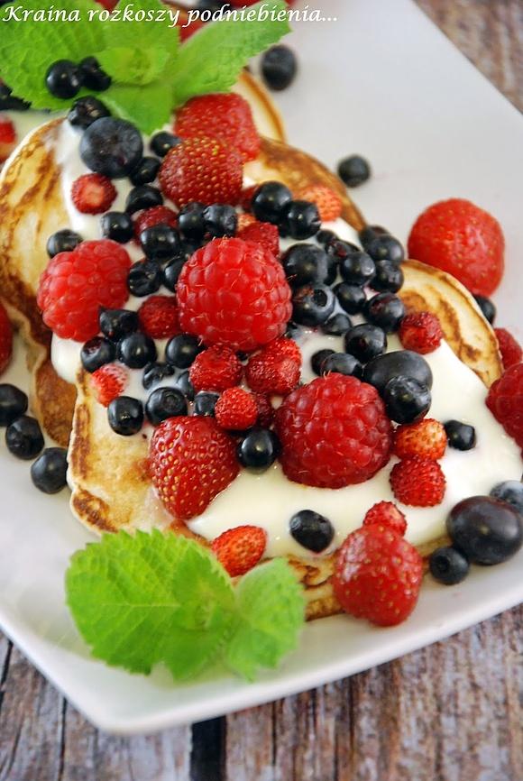 Pancakes z letnimi owocami
