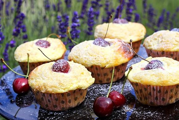Muffinki z serem i czereśniami