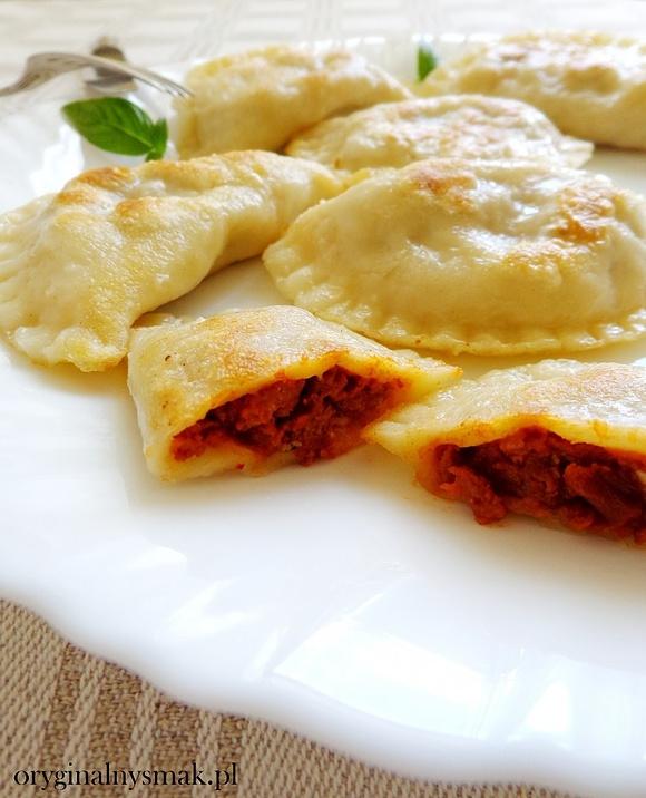 Smażone pierogi z wołowiną na ostro