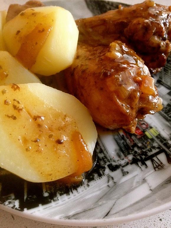 Kurczak w miodzie – przepis na soczyste pałki w glazurze miodowej