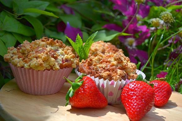 Truskawkowe muffinki z kokosową kruszonką