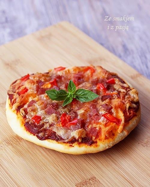 Pizzerinki z papryką i salami