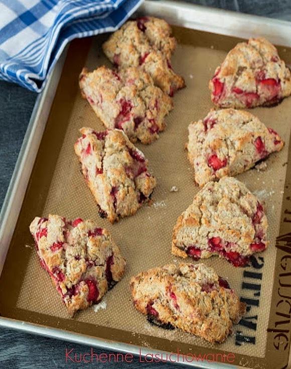 Truskawkowe scones z ricottą