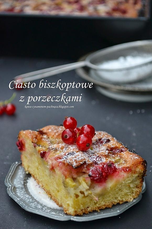 Ciasto biszkoptowe z porzeczkami