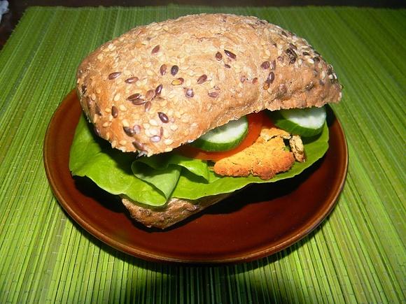 Wegańska kanapka a'la burger