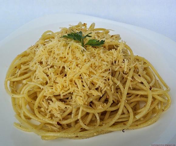 Spaghetti aglio olio e peperoncino