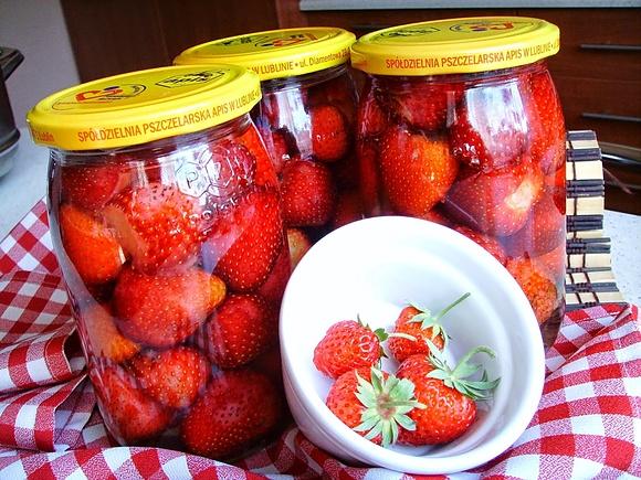 Kompot z truskawek na zimę - domowe przetwory