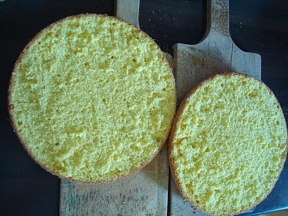Biszkopt na tort i ciasta - przepis na miękki i puszysty