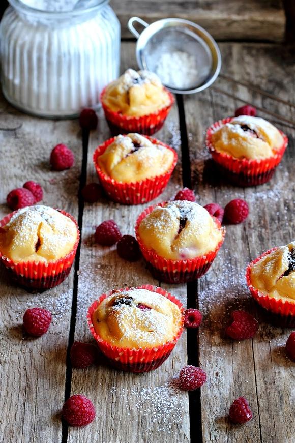 Muffinki czekoladowo-serowe z malinami