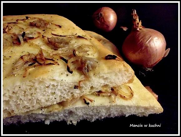 Focaccia z cebulą i solą ziołową