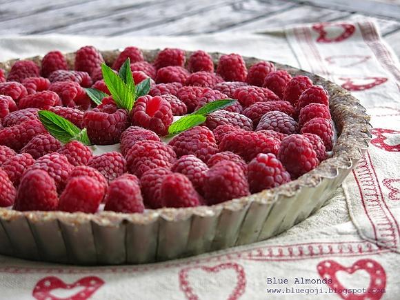 Surowa tarta z malinami - vegan, bez glutenu, cukru, nabiału