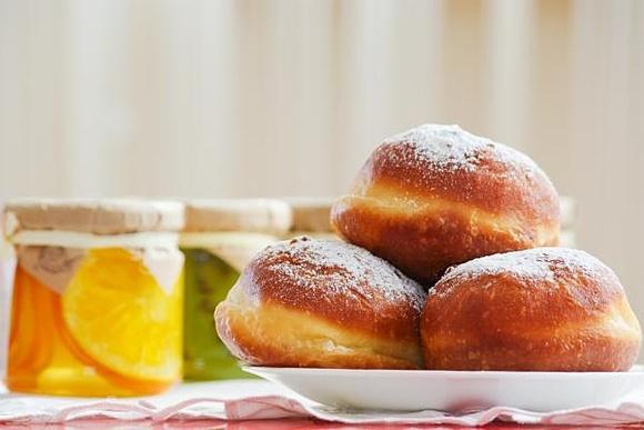 Pączki - tradycyjne polskie słodkie ciastka