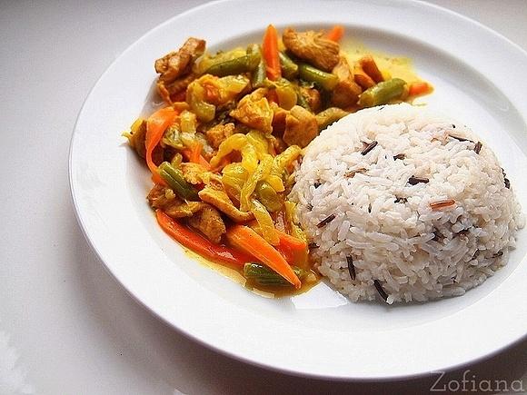 Kurczak z kapustą pekińską w mleku kokosowym i curry
