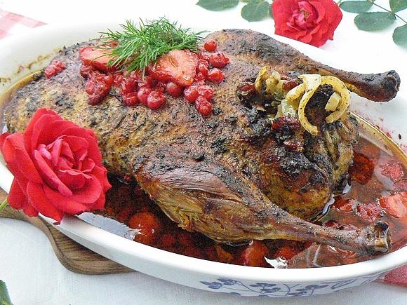 Kaczka z owocami i żurawiną
