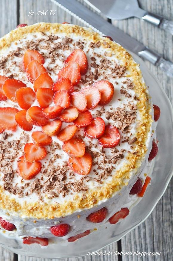 Tort Rafaello z truskawkami bez wiórków kokosowych