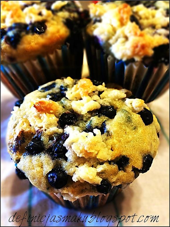 Mocno jagodowe muffiny z kruszonką