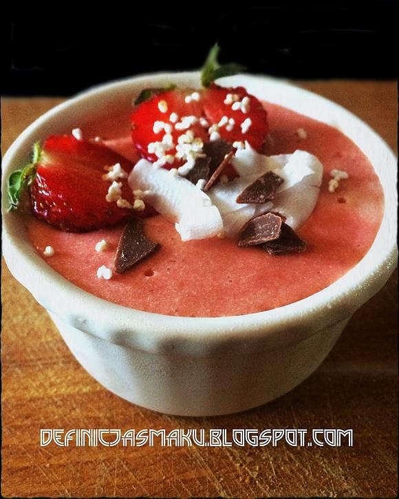 Mrożony jogurt truskawkowo-kokosowy