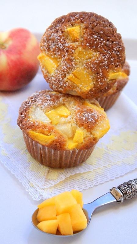 Bezglutenowe muffinki kukurydziane z brzoskwinią