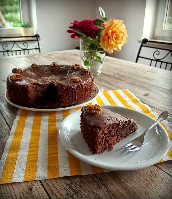Brownie mango z orzechami