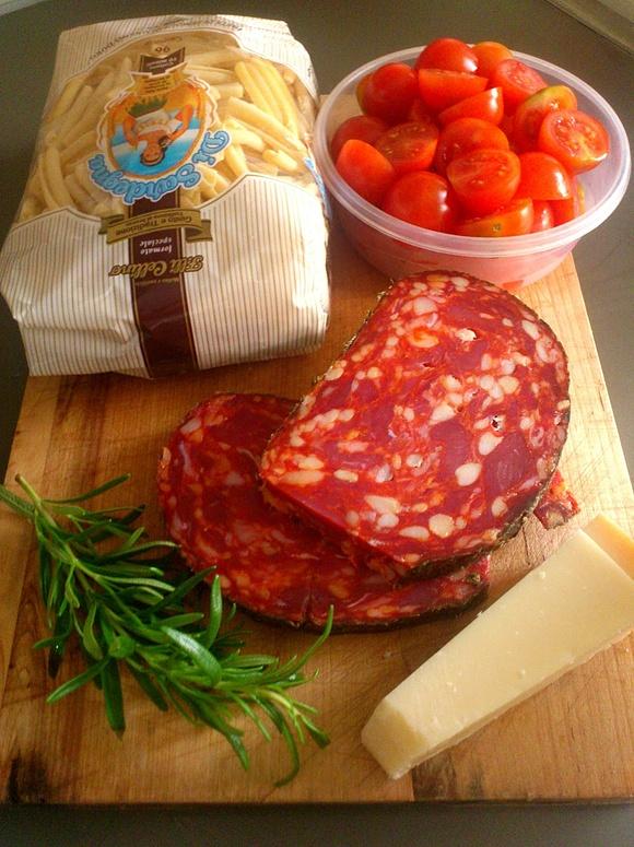 Pyszne danie z chorizo i rozmarynową pangritatą