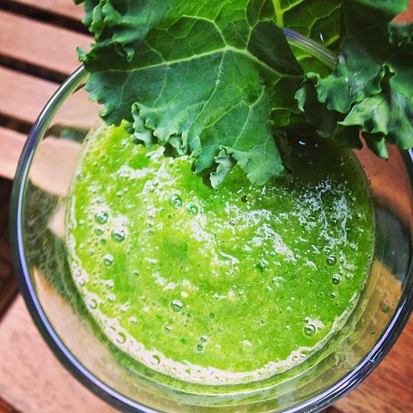 Zielone smoothie z jarmużem i kapustą