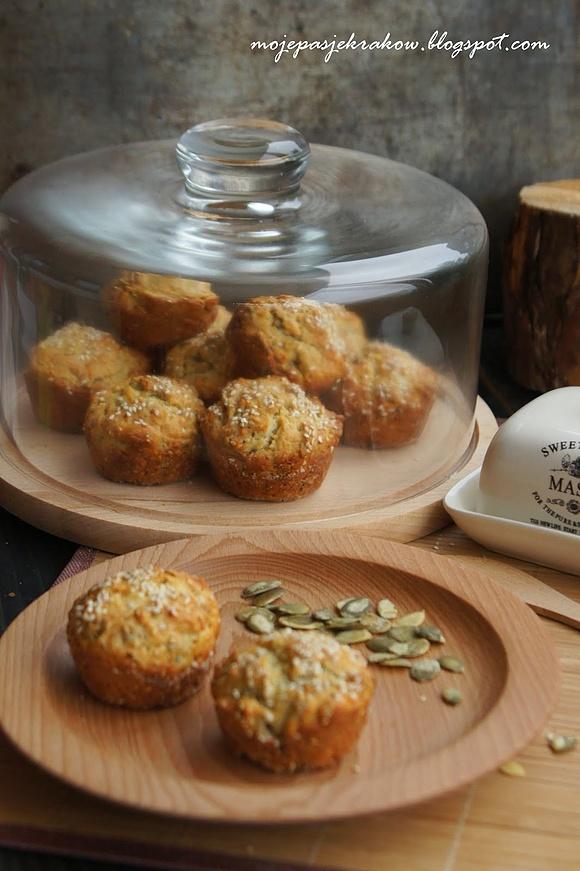Muffinki z cheddarem ziarnami słonecznika dyni i sezamu