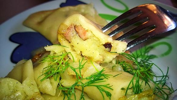 Pierogi z kiełbasą i ziemniakami