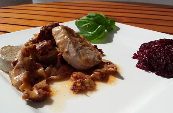 Polędwiczka wieprzowa z suszonymi pomidorami i szynką parmeńską
