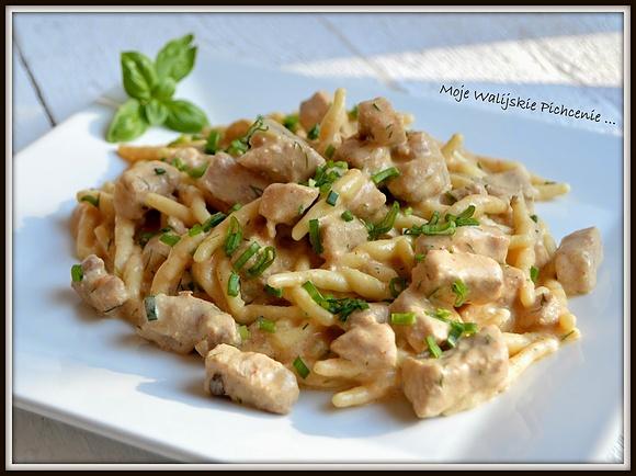 Trofie - ligaurejski makaron ze schabem w sosie śmietanowo-pieczarkowym
