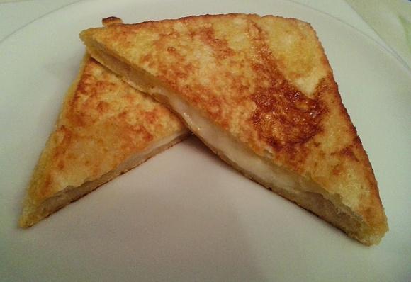 Grzanki z mozzarellą i pomidorami